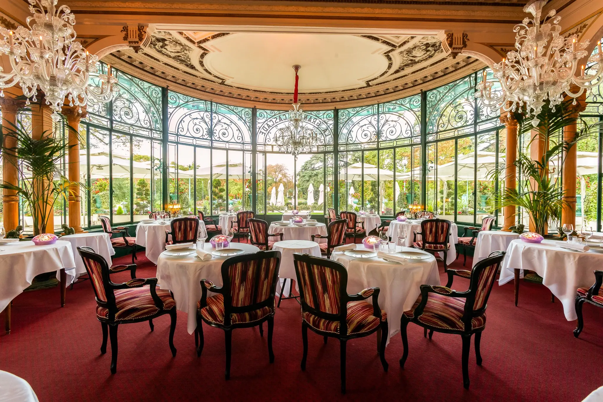 La Grande Cascade Paris restaurant Belle Époque glass rotunda dining room with Murano chandeliers and garden views in the Bois de Boulogne