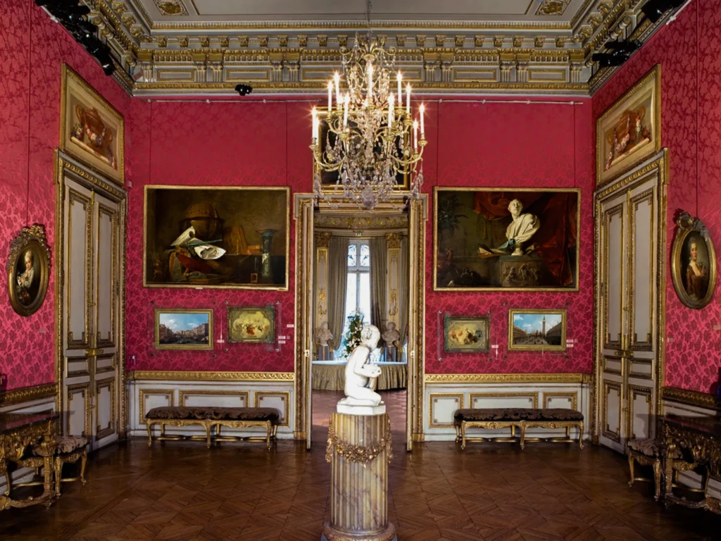 Crimson salon at Musée Jacquemart André Paris, gallery of paintings and chandelier where proposals are hosted